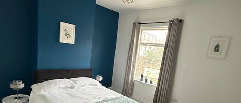 3 chambres, fer et planche à repasser, Wi-Fi, draps fournis