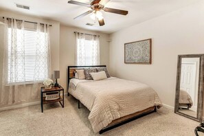 2 室のベッドルーム、アイロン / アイロン台、WiFi (無料)、ベッドシーツ