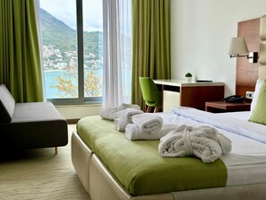 Comfort Double Room | In-room safe, desk, laptop workspace, blackout drapes