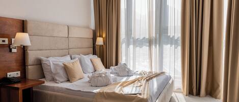 Caja de seguridad en la habitación y escritorio