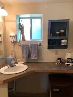 标准单人房, 山景 | 浴室 | 毛巾、肥皂、洗发水、卫生纸