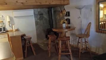Retreat Suite | In-room dining