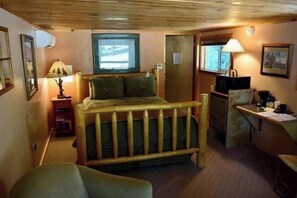 Mountain View-Bitterroot | Individually decorated, individually furnished, free WiFi, bed sheets - Reflections Inn (Kooskia)
