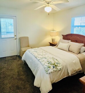 4 bedrooms, iron/ironing board, WiFi, bed sheets
