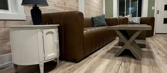 Lakeshore Comfort | Lakeview Family Getaway