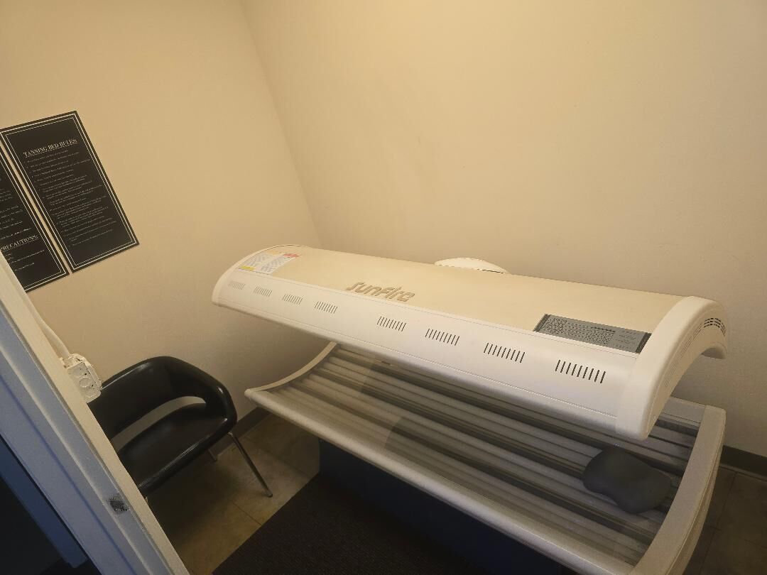 A medical equipment room with a large white machine labeled 'Aqua'.