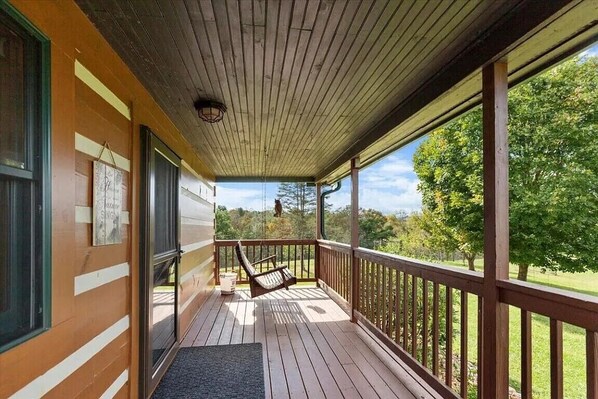 Terrace/patio - Bilbo Baggins New River Cabin. A charming escape inspired by the Shire. (Max Meadows)