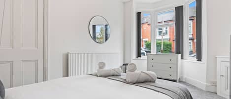 4 habitaciones, escritorio, tabla de planchar con plancha y wifi gratis