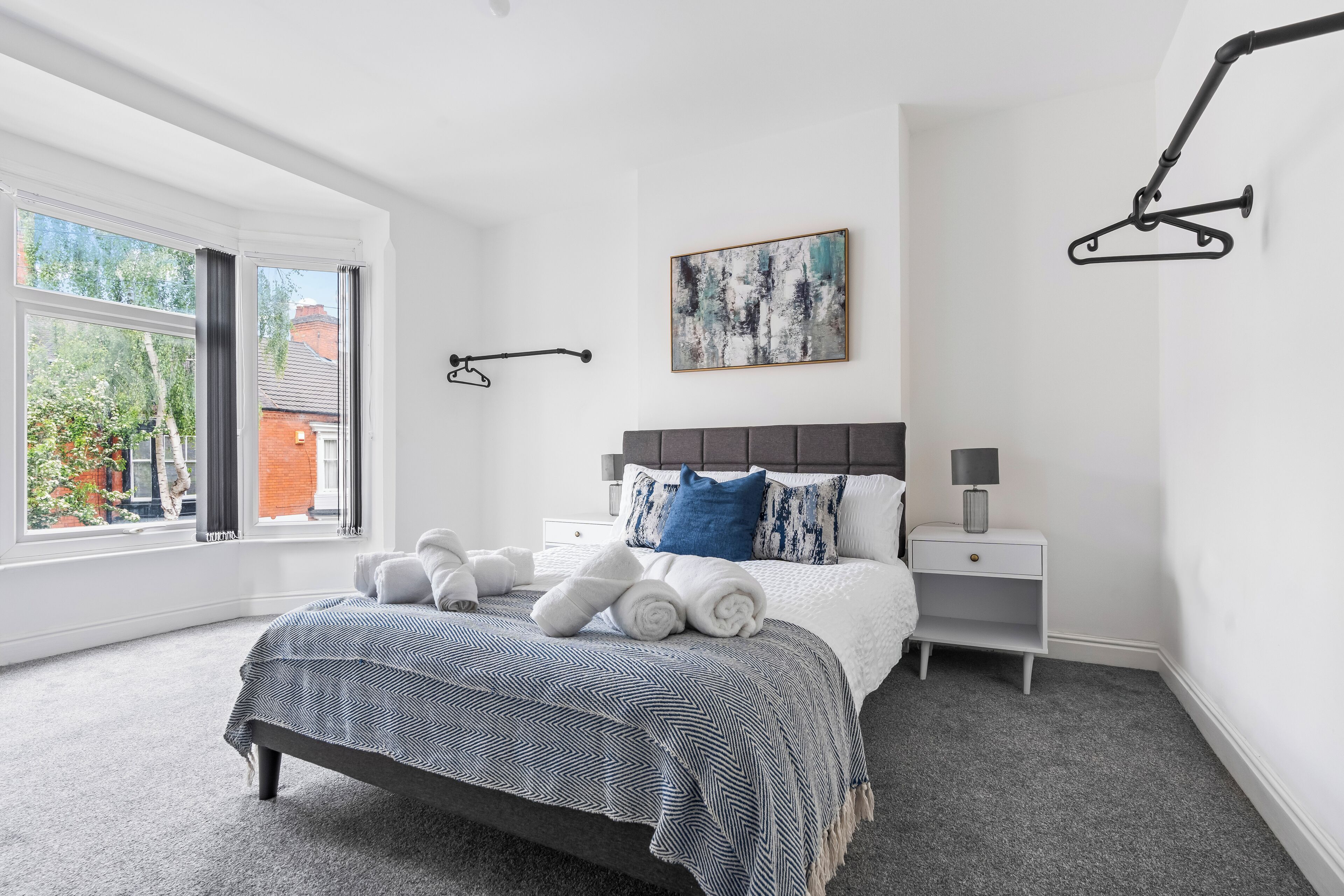 4 slaapkamers, een bureau, een strijkplank/strijkijzer, gratis wifi