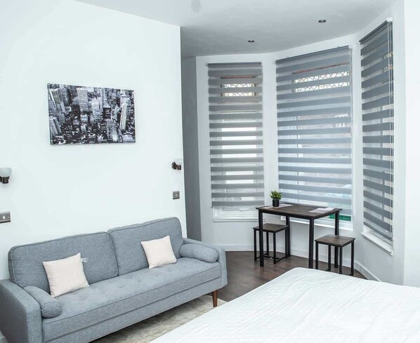 1 slaapkamer, een strijkplank/strijkijzer, wifi, beddengoed