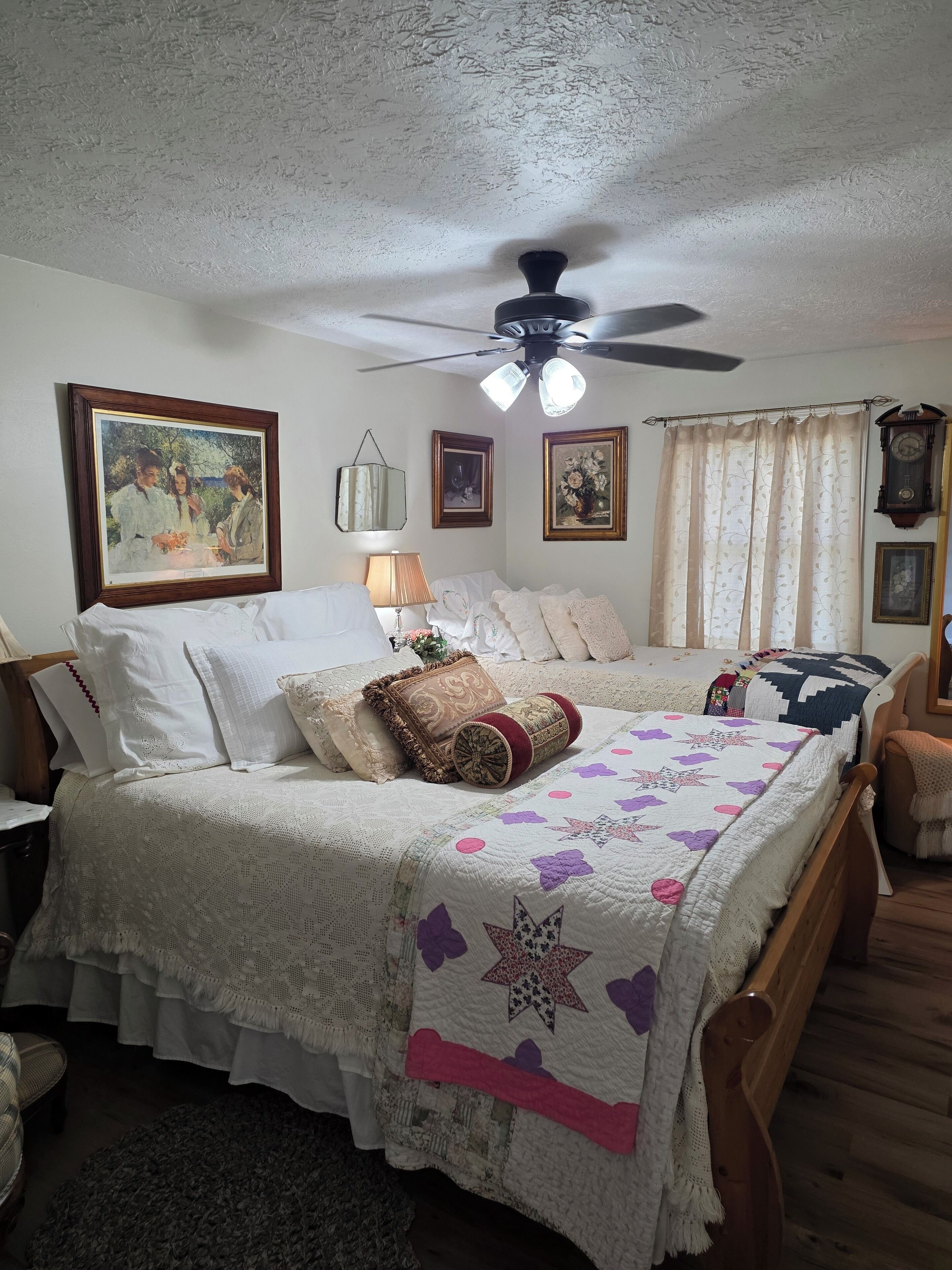 4 bedrooms, iron/ironing board, bed sheets