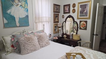 4 bedrooms, iron/ironing board, bed sheets