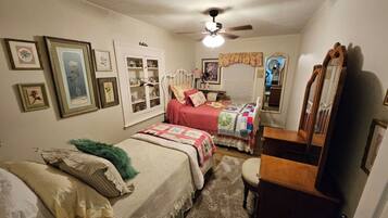4 bedrooms, iron/ironing board, bed sheets