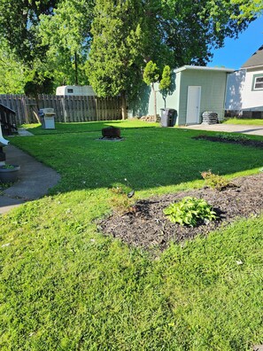 Property grounds - Spacious 3BR "The Haven in the Harbor" – Minutes to Harbor & Wine Country (Ashtabula)