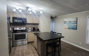 Microwave, oven, stovetop, dishwasher - Waterfront Home Directly On Lake Tawakoni (Wills Point)