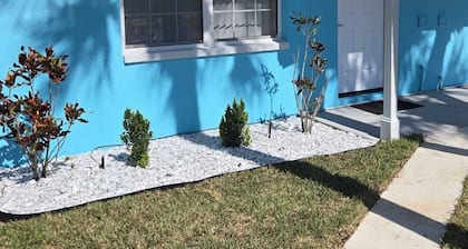 Charming 1-bedroom house, full kitchen, and washer-dryer machine in Port Richey.