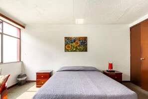 1 bedroom, WiFi, bed sheets - Anastasio Gutman House - Charming Accommodation with Mountain Views (Bogotá, D.C.)
