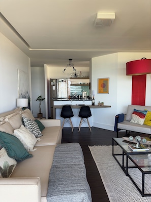 Smart TV, table tennis, books, stereo