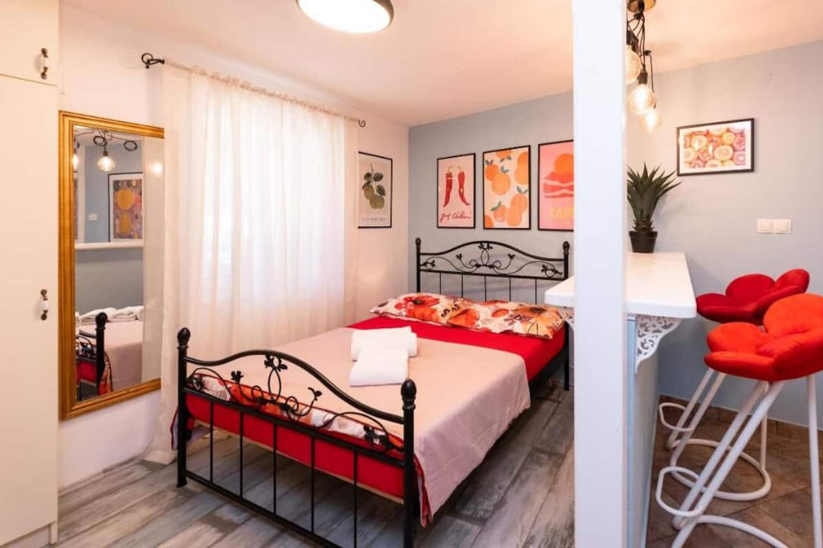 In-room safe, iron/ironing board, free WiFi