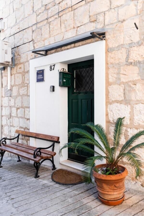 Exterior - Kontra Split (Split)