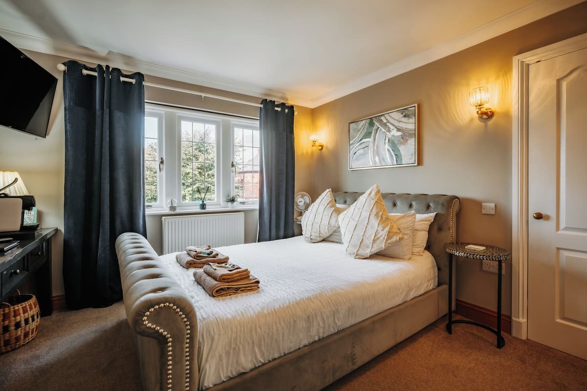 Classic Double Room | Blackout drapes, free WiFi, bed sheets