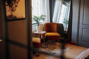 Individually decorated, individually furnished, blackout drapes - Boutique Shrewsbury Rooms (Shrewsbury)