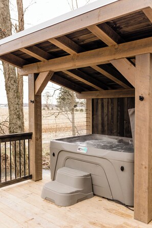 Outdoor spa tub - A-frame Cabin with Hot tub & Wifi in Beach City (Beach City)