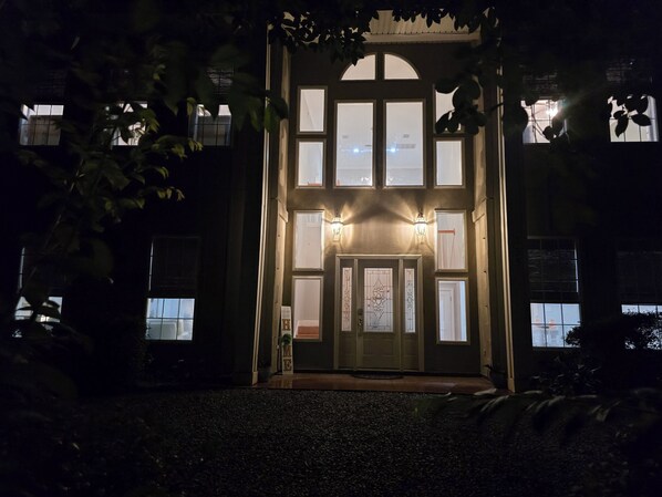 تفاصيل الفندق من الخارج