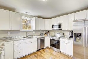 Cookware/dishes/utensils