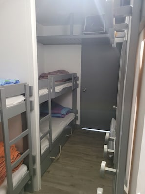 1 slaapkamer, reisbedje