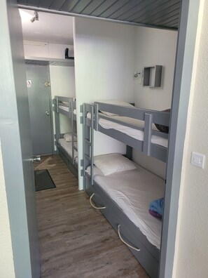1 slaapkamer, reisbedje