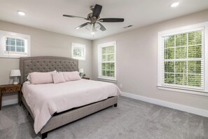 4 makuuhuonetta, silitysrauta/-lauta, Wi-Fi, vuodevaatteet