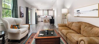  4- Bedroom House Prime Spot in Charlotte, NC...minutes away from Everything!