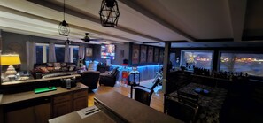 Bar (on property) - Spacious 5-bedroom house in terrific Sturgis 1 miles to main, fitness room, WiFi (Sturgis)