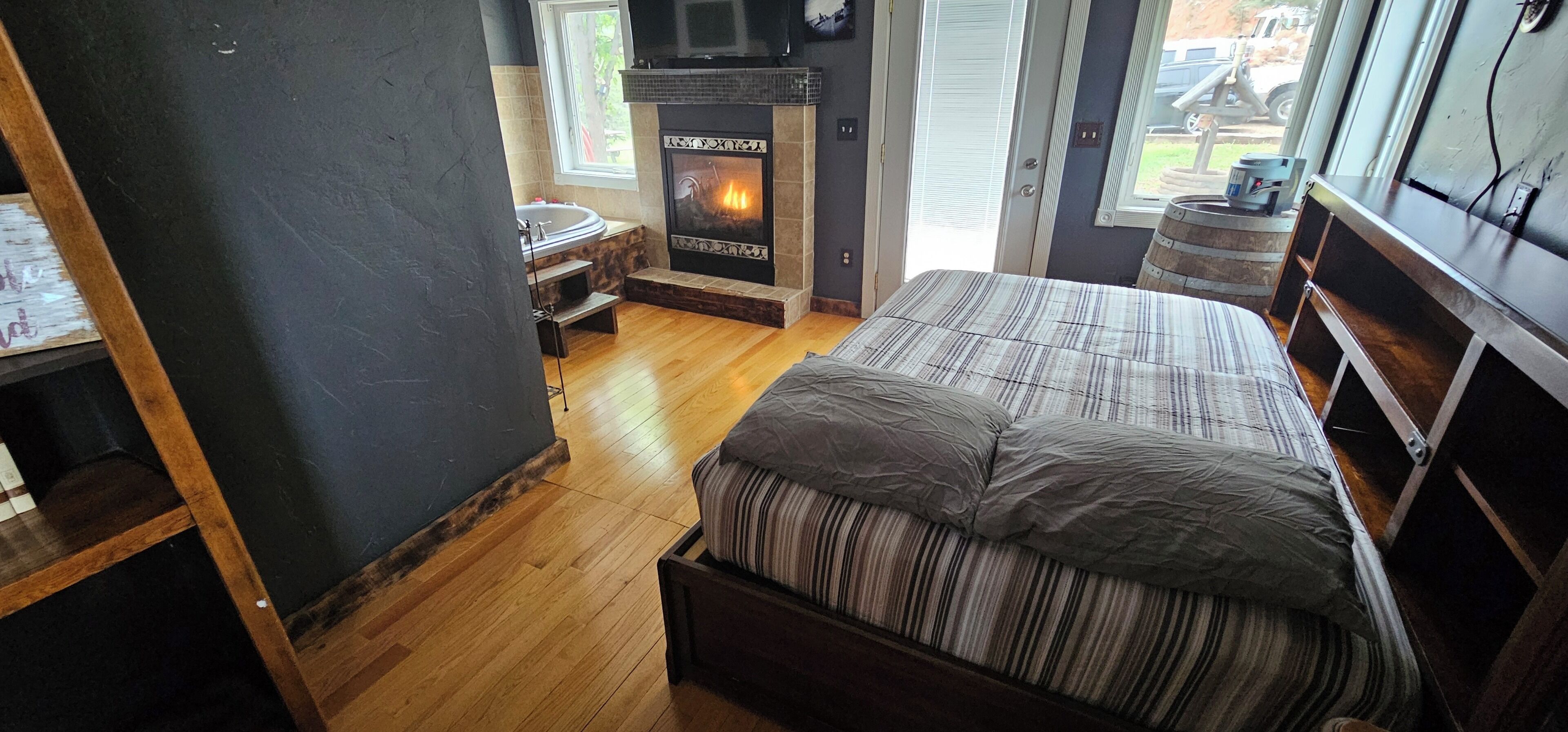 5 habitaciones, tabla de planchar con plancha, wifi y ropa de cama 