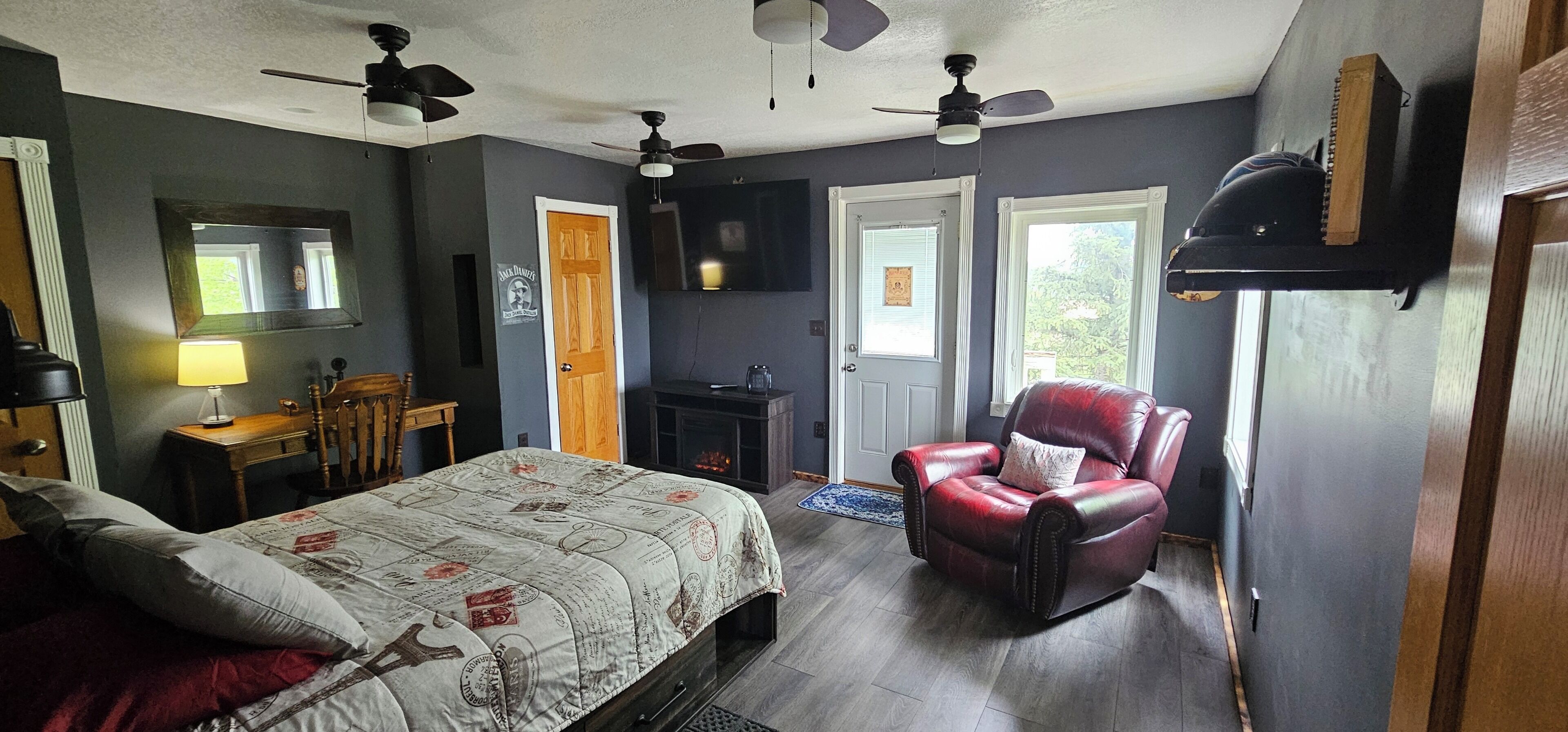 5 bedrooms, iron/ironing board, WiFi, bed sheets