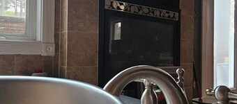 Spacious 5-bedroom house in terrific Sturgis 1 miles to main, fitness room, WiFi