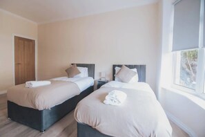 3 slaapkamers, een strijkplank/strijkijzer, wifi, beddengoed