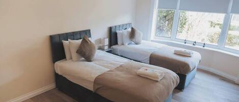 3 dormitorios, tabla de planchar con plancha, wifi y ropa de cama