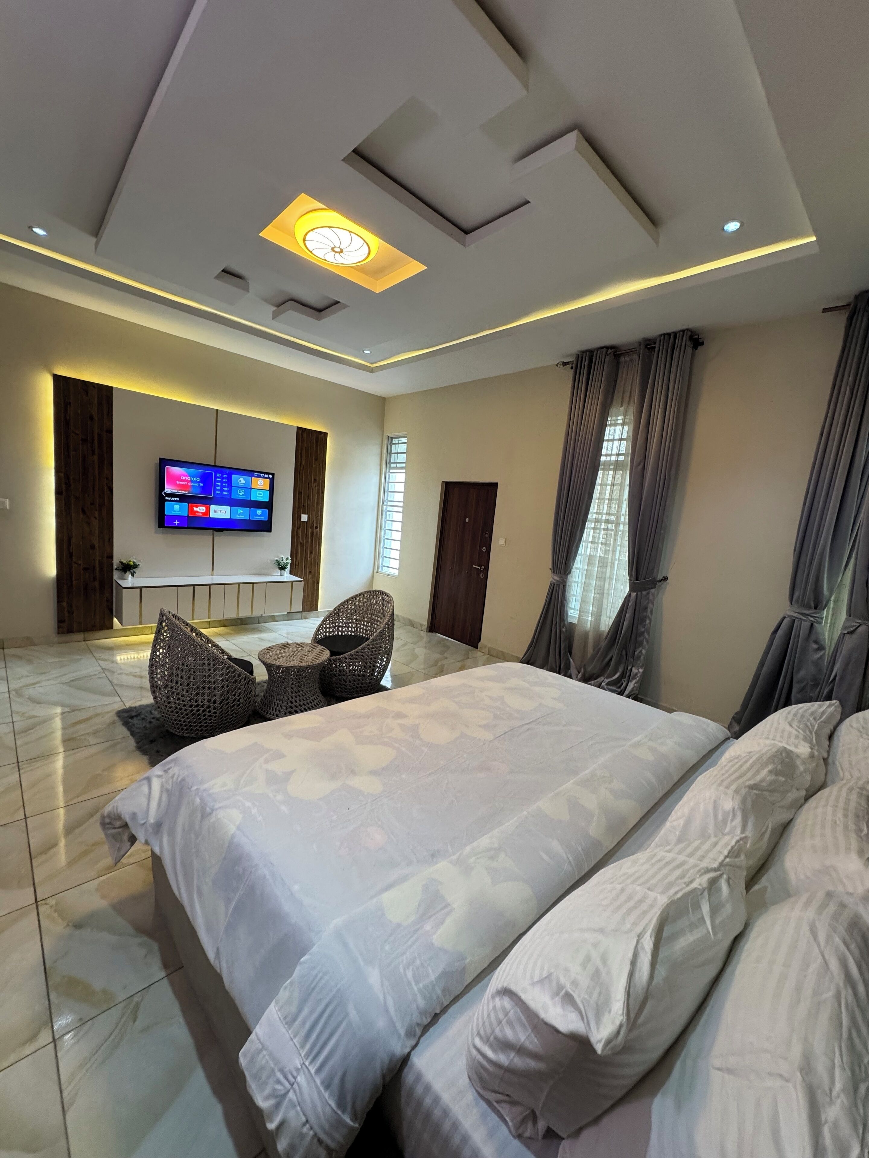 4 bedrooms, iron/ironing board, travel crib, free WiFi