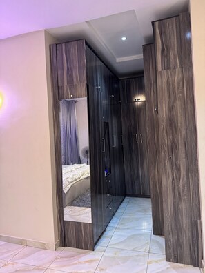 4 Schlafzimmer, Bügeleisen/Bügelbrett, WLAN