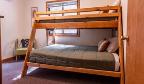 3 quartos, ferros/tábuas de passar roupa, Wi-Fi, roupa de cama