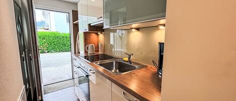 Fridge, oven, dishwasher, cookware/dishes/utensils