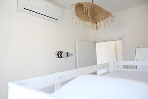 2 bedrooms, bed sheets - SE169 – Senigallia, Three-Room Apartment Facing the Sea with Air Conditioning (Senigallia)