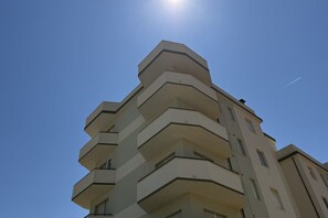 Exterior - SE169 – Senigallia, Three-Room Apartment Facing the Sea with Air Conditioning (Senigallia)