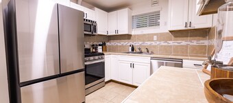 Cozy 2BR Forest Home w/ King Bed
