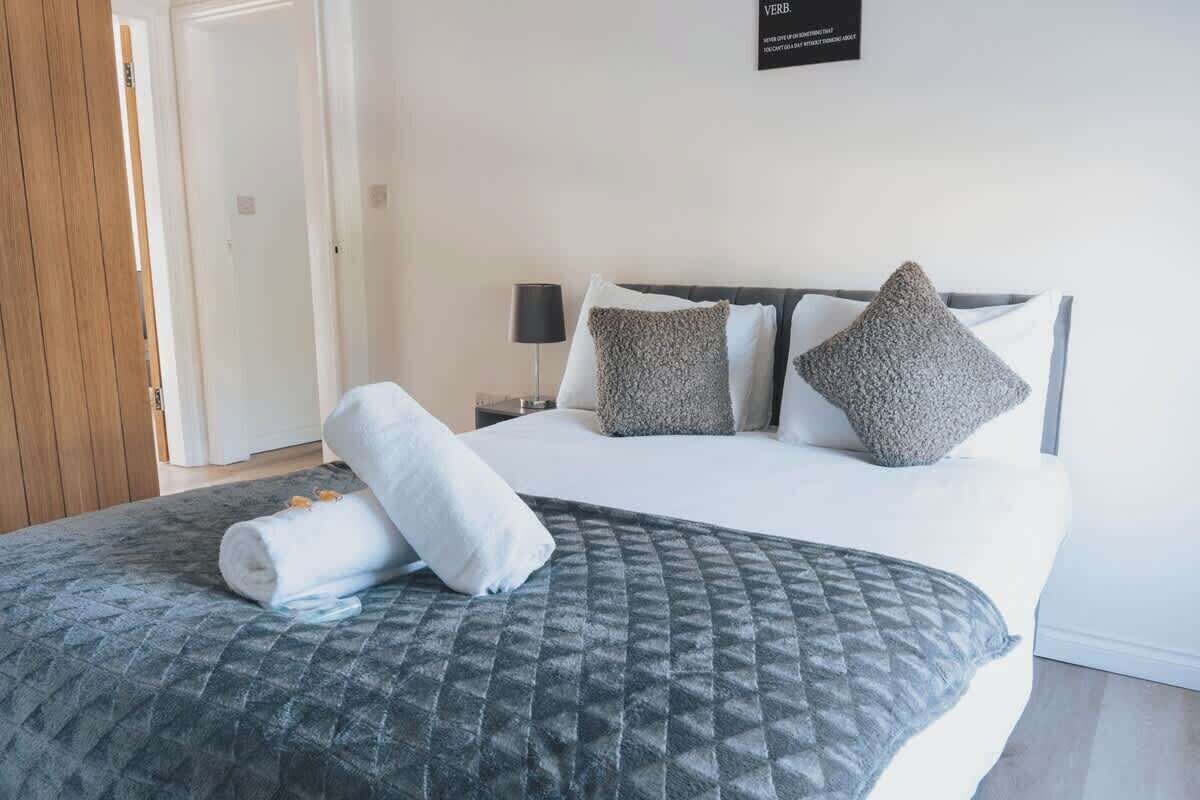 3 室のベッドルーム、アイロン / アイロン台、WiFi、ベッドシーツ