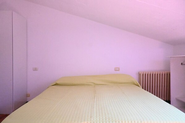 2 bedrooms, bed sheets