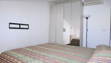 2 bedrooms, bed sheets