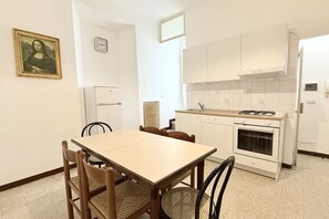 Fridge, oven